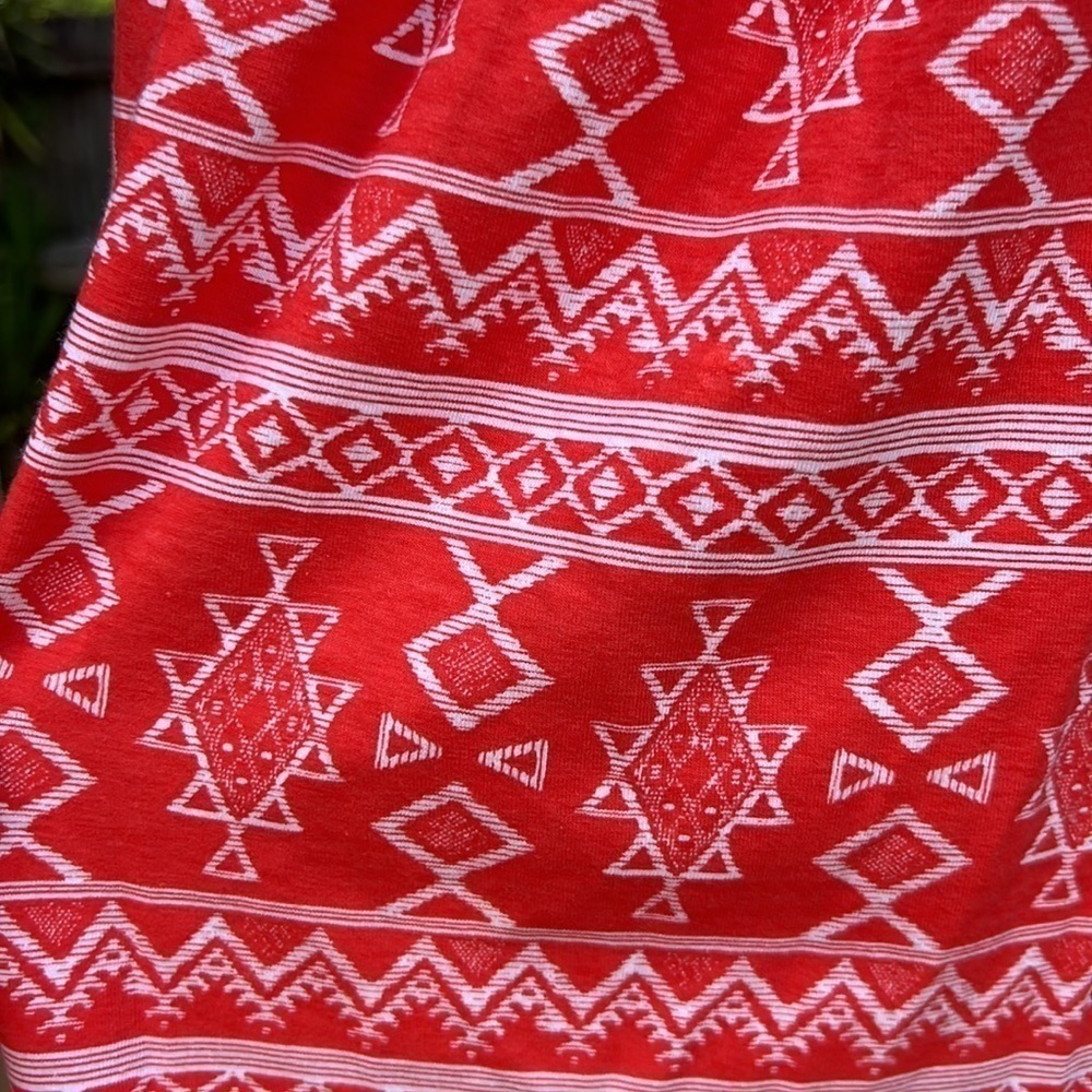 Poof A fun orange and white top. Straps come together and back in a Y shape - Picture 4 of 11